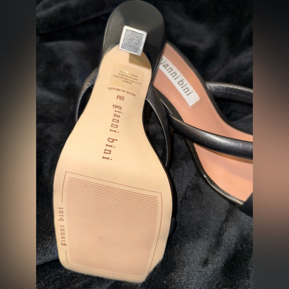 Gianni Bini Black Square Toe Sandals with V-Strap - Picture 7 of 11